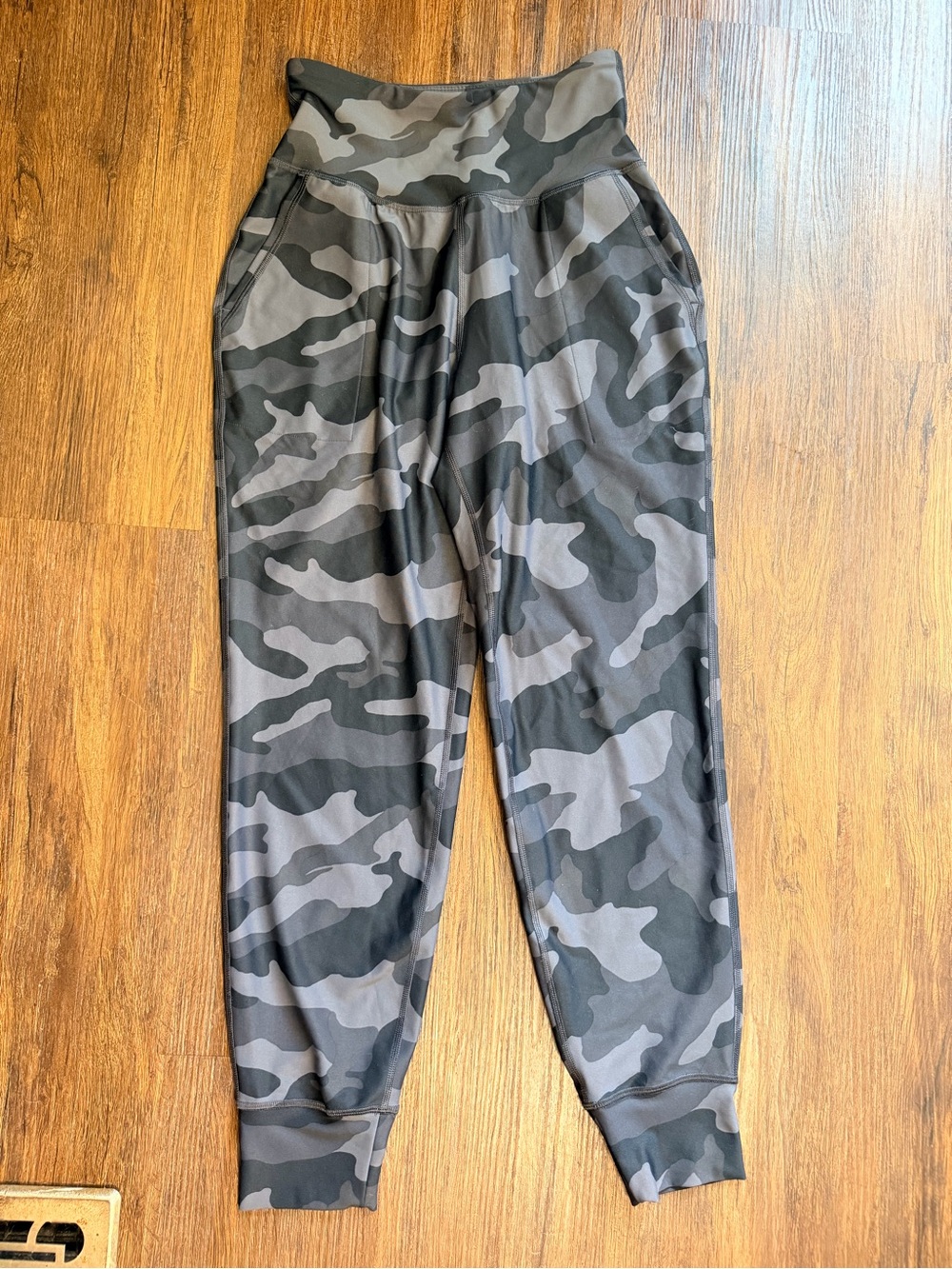 Old Navy High-Waist PowerSoft Camo Jogger Pants - Gray Camouflage